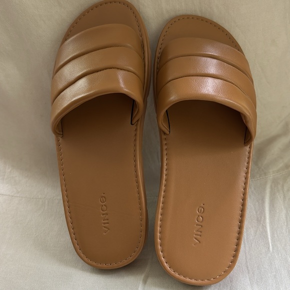 VINCE slides NWOT - Picture 2 of 5